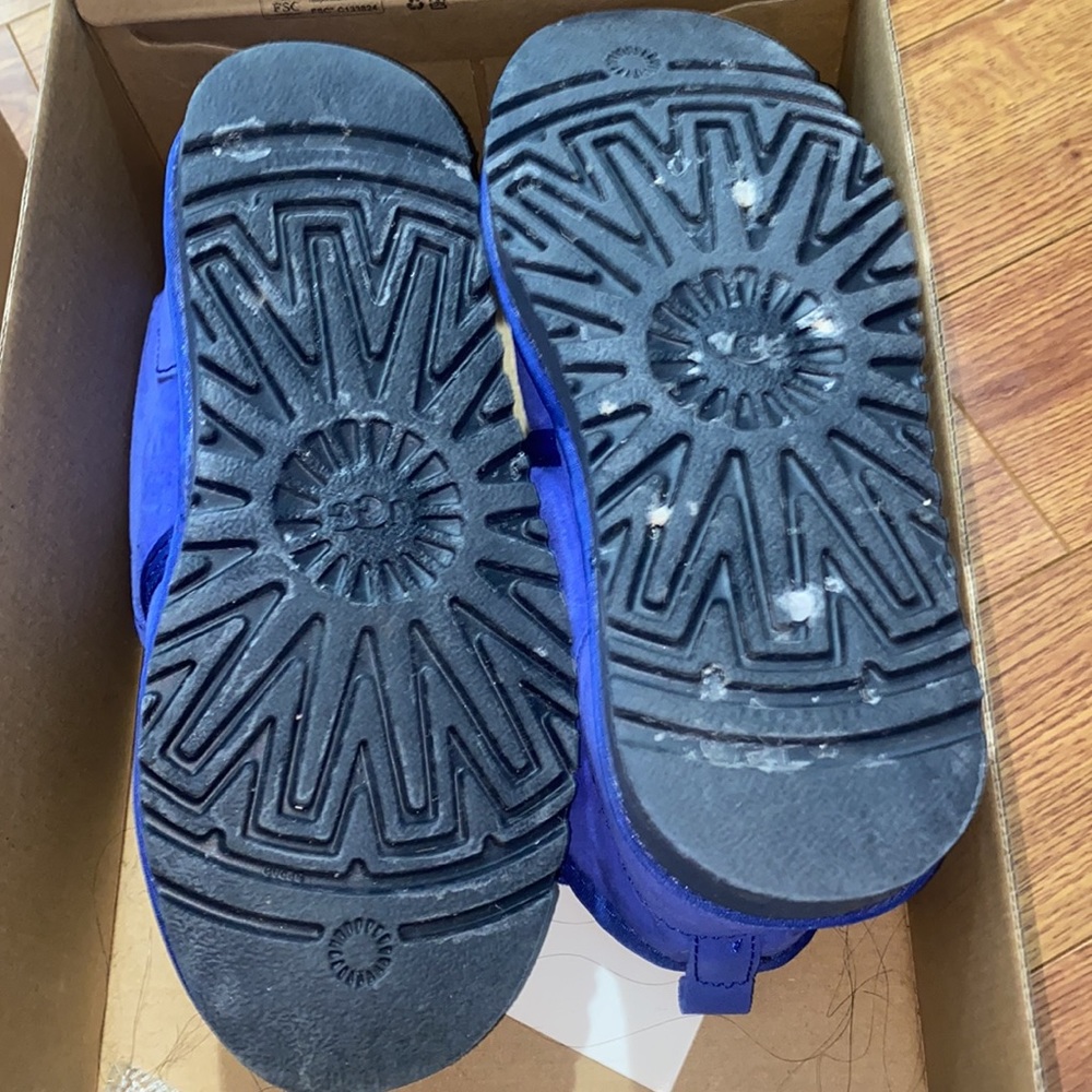 Ugg Neumel Boots - Picture 3 of 5